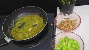 Ikan bilis walaupun nampak simple saja, sebenarnya banyak kegunaanya dalam masakan. Sambal Hijau Ikan Bilis Dan Petai Youtube