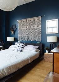 geef kleur sfeer aan je huis met behulp van wandkleden blauwe slaapkamer muren donkerblauw slaapkamers slaapkamerdesigns