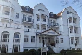 Reihe zwischen uferpromenade und dem stadtwald. Miramare App 33a Mit Sonniger Dachterrasse 2 Zimmer Apartment Nr 33a Kuhlungsborn Mecklenburg Ostsee Reisen De