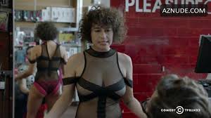 Ilana Glazer Underwear chapter in Broad City - UPSKIRT.TV