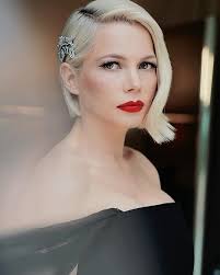 Come ti divento bella streaming altadefinizione parla di renee bennett, che sa cosa vuol dire non essere accettati da new york, una città in cui contano soprattutto aspetto fisico e situazione finan. Michelle Williams Biografia Chi E Eta Altezza Peso Figli Marito Instagram E Vita Privata Spettegolando