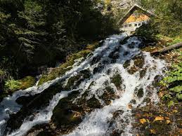 Un fotograf a surprins în imagini spectaculoase căderea de apă. Bucegi Cele 7 Izvoare Cu Apa Cea Mai PurÄ Din Lume