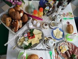 Pisang merupakan sumber pati resisten, yang merupakan produk sampingan dari konversi beberapa karbohidrat menjadi energi. Begini Sarapan Pagi Yang Jadi Kebiasaan Di Jerman Make It In Your Life