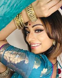 With the new day comes new strength and new thoughts.... . . . . .  #quarantine #quarantinedays #befashionable #newthoughts #bepositive  #keepmoving #becreative #prayfortheworld #godbless @ Jaha Koi Aata Jata Nahi