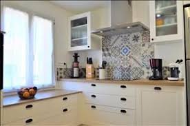 Cuisine Cottage Blanc Casse Bois Credence En Carreaux De Ciment Cuisine Bois Cuisines Blanc Casse Cuisine Cottage