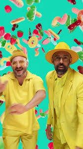 Des bonbons et une vue magnifique? Oui, s'il vous plaît! 🍬⛰️ Merci pour  l'inspiration @william.pou Candy and sunny views? Yes please! 🍬⛰️ Thanks  for the inspo @william.pou