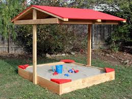 Sandkasten Selber Bauen Spielideen Und Lagerung Losungen Sandkasten Selber Bauen Diy Spielplatz Hinterhof Spielplatz