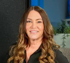 Heidi Mendes's Instagram, Twitter & Facebook