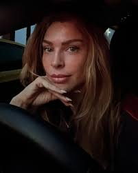 Grazi Massafera em uma selfie. 😍...