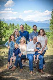 Davis Family Portraits In Durango Colorado Durango Wedding And Family Photographers Big Family Photos Large Family Pictures Family Photo Pose