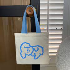 Tas jinjing merupakan salah satu jenis tas yang dalam penggunaannya dengan cara dijinjing, sesuai dengan namanya. Tas Makan Siang Bento Desainer Tas Jinjing Mini Anak Anak Tas Tote Kanvas Cetak Kustom Tas Makan Siang Bento Sketsa Kartun Segar 2020 Buy Anak Anak Mini Tas Lucu Tas Untuk Anak Anak Anak Tas Gadis Lucu Product On