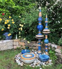 Stelen garten kleiner stadtgarten diy wasserbrunnen häkeln korb muster keramik töpfern keramik ideen verzieren im freien vogel. Wassersaulen Und Quellstein Als Brunnen Fur Den Garten In 2020 Brunnen Garten Wasserkugeln Wasser Im Garten