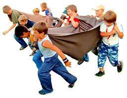 Durch den steigenden alkoholpegel wird es immer schwieriger, die holzbalken unfallfrei zu entnehmen. Mannschaftsspiele Teamspiele