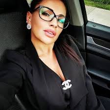 GALERIE: Nehoda televizní hvězdy: Luxusní porsche se několikrát převrátilo  na dálnici a skončilo napadrť!