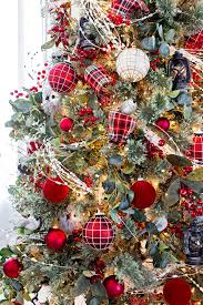 These christmas decorating ideas will have your space overflowing with cheer, whatever your decorating style. Classic Christmas Decorating Ideas Better Homes Gardens