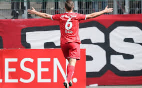 Das sondertrikot, erhältlich zum preis von 69,95 euro. Fans Von Rot Weiss Essen Designen Heimtrikot Radio Essen