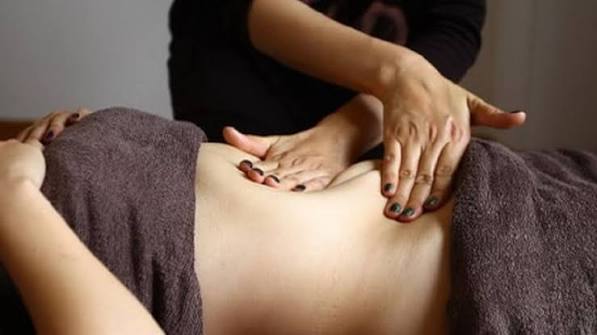 Massage sau sinh phục hồi cơ thể