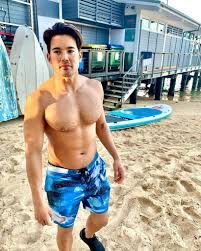 His parents were reginald mossman and maria abad. 2m2 Pbqwyhjwm