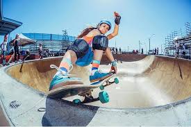 Alec beck flies out of the vans combi bowl and surprises amelia brodka during an interview at the 2017 vans combi classic. Amelia Brodka Black Bear B12