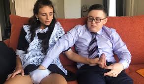 Пригласил русскую одноклассницу (19 лет) домой и посадил жопой на стоячую  фавлю