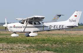 Die cessna citation x im flug frontal. Cessna 172 Skyhawk Reiseflugzeug Mit Dieselmotor Von Thielert