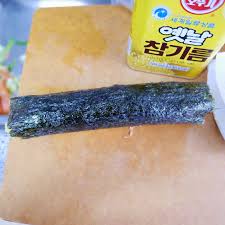 Dan can Cook: Spicy Pork Rice Rolls (Jaeyok Kimbap)