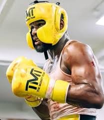 Tonight's exhibition will generate big money but is a ridiculous mismatch. Floyd Mayweather Vs Logan Paul Fans Accuse Money Of Photoshopping Training Images Givemesport