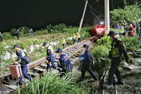 At the time of the accident, the train was carrying 488 passengers. H73ejmpmowua M