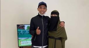 Sore itu, stasiun tebet terlihat ramai dengan calon penumpang yang menunggu krl jurusan bogor. Fatimah Somad Batubara Bintang Itu Kini Ada Di Depanku Bebas Baru