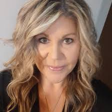 Tracy Loos's Instagram, Twitter & Facebook