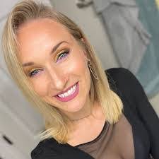 Mandy Hinz's Instagram, Twitter & Facebook