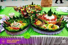 Berbeda dengan perayaan 17 agustusan yang biasanya ramai dan meriah, dengan melakukan perlombaan khas 17 agustus, pesta kembang api. Lomba Tumpeng Cara Kreatif Dwp Sman 1 Sumenep Mengisi Kemerdekaan Sman 1 Sumenep