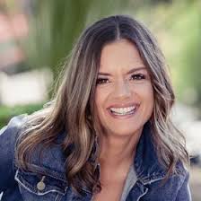 Gail Willmore's Instagram, Twitter & Facebook