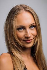 Eliza Chambers's Instagram, Twitter & Facebook