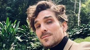 Ator admite que precisou implorar para voltar às novelas da Globo