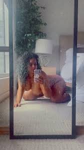 Queen Lively - Free nude pics, galleries & more at Babepedia