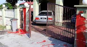 Sebanyak lima kes simbah cat merah dan empat kes baling bom petrol di premis kediaman serta rumah kedai diterima polis yang dipercayai dilakukan oleh along. Sindiket Ah Long Upah Orang Awam Rm300 Simbah Cat Merah
