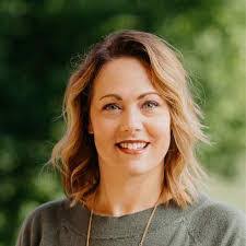 Lindsey Pfeffer's Instagram, Twitter & Facebook