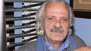 Ο σπύρος φωκάς έχει παντρευτεί 4 φορές. Spyros Fwkas Xreh Ton Odhghsan Sto Nosokomeio Ti Dhlwse H Syzygos Toy