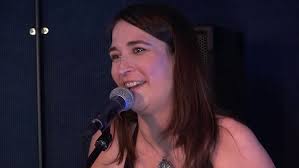 Inis Eire Irish Band sings The Rattlin' Bog