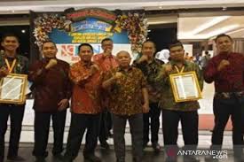 Koperasi syariah adalah lembaga keuangan mikro yang dioperasikan dengan sistem bagi hasil, dalam rangka mengembangkan anggota usaha mikro dan kecil sehingga dapat meningkatkan derajat dan martabat serta mempertahankan kepentingan orang/kaum fakir miskin. Mengembangkan Koperasi Syariah Di Pamekasan Antara News Jawa Timur