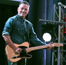 A rock & roll true believer with a poet's heart, the boss defined mainstream american rock in the late 20th century. Bruce Springsteen Aktuelle News Bilder Nachrichten Zum Musiker Welt