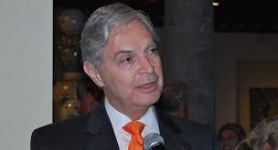 Luis ernesto derbez es licenciado en economía egresado de la universidad autónoma de san luis potosí, tiene una maestría en economía y organización vida personal. Wupve610toxwom