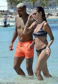 Satta wurde 1986 als tochter von mariangela muzzu und des architekten enzo satta in boston geboren. Kevin Prince Boateng S Wife Melissa Satta Shows Off Sizzling Body Daily Mail Online