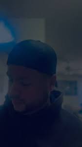 Está es una de esas canciones que escribes para ti pero luego te das cuenta  que tal vez alguien mas la necesita igual o más que tú💔🫂🕊️ , seriamente  pensando sacar esto…