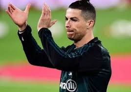 Cristiano ronaldo s est coupé les cheveux après avoir cristiano ronaldo une star révèle son homo ualité elle cristiano ronaldo et coupes de cheveux brésil 2014 les 10 coupes de cheveux les plus 75 amazing cristiano ronaldo haircut styles 2018 ideas stars coupes des cheveux cristiano ronaldo. Cristiano Ronaldo Affiche Son Nouveau Look Et Enflamme La Toile