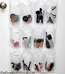 コスメ収納アイデア13選 100均グッズのかわいい整理術 壁掛けクリアポケット diy メイク メイク道具の収納整理 コスメポーチ