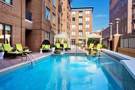 Pet friendly hotels provides quality hotel booking for hotels that take pets worldwide. 15 Pet Friendly Hotels In Savannah Ga Planetware