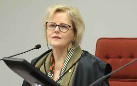 A ministra do stf, rosa weber, liberou o governador do amazonas, wilson lima (psc), a não comparecer à cpi da covid.de acordo com a decisão da ministra, ele poderia ficar em silêncio se fosse à comissão. Rarddz Hiop5fm