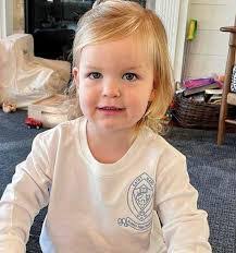 Karen Edmundson's Instagram, Twitter & Facebook